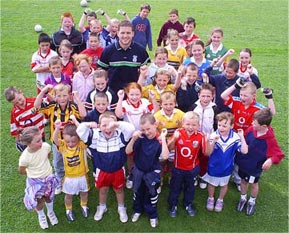 Lámh Dhearg Cul Camp participants with special guest Conal Keaney - Dublin Senior Footballer